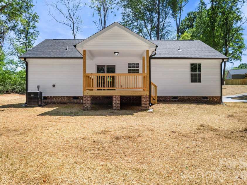 326 Sharon Road, York, SC 29745.  MLS# CAR4369537, YatesRealty ID 12198. 