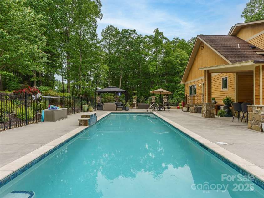 55 Edgewood Road Extension, Asheville, NC 28803.  MLS# CAR4256577, YatesRealty ID 12199. 