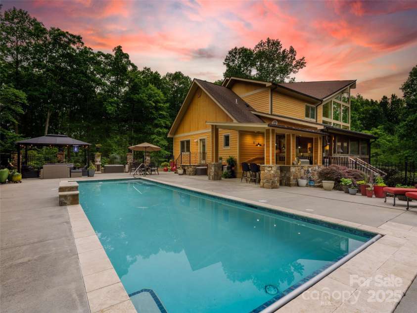 55 Edgewood Road Extension, Asheville, NC 28803.  MLS# CAR4256577, YatesRealty ID 12199. 