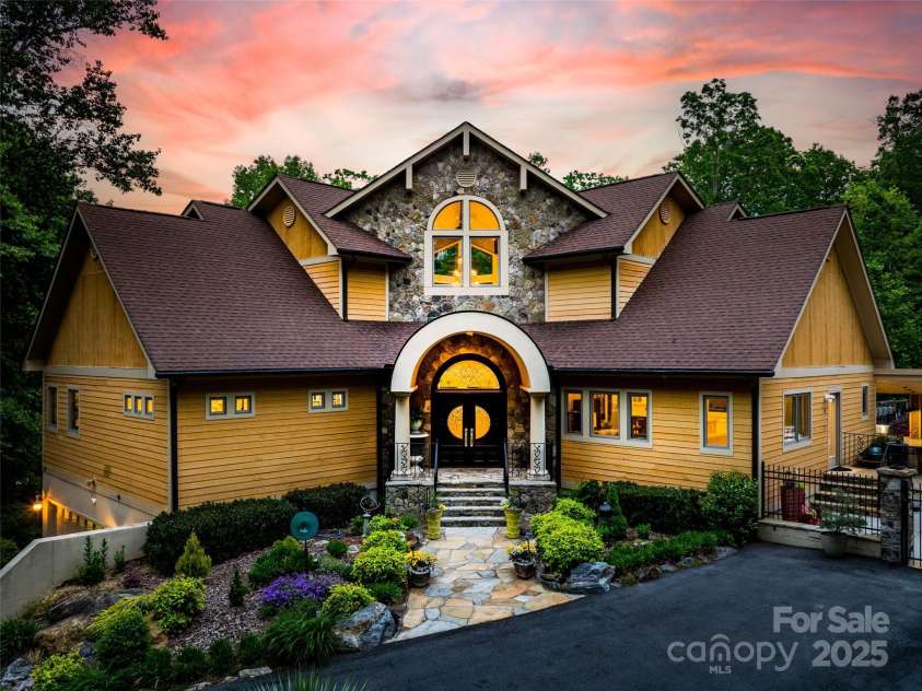 55 Edgewood Road Extension, Asheville, NC 28803.  MLS# CAR4256577, YatesRealty ID 12199. 