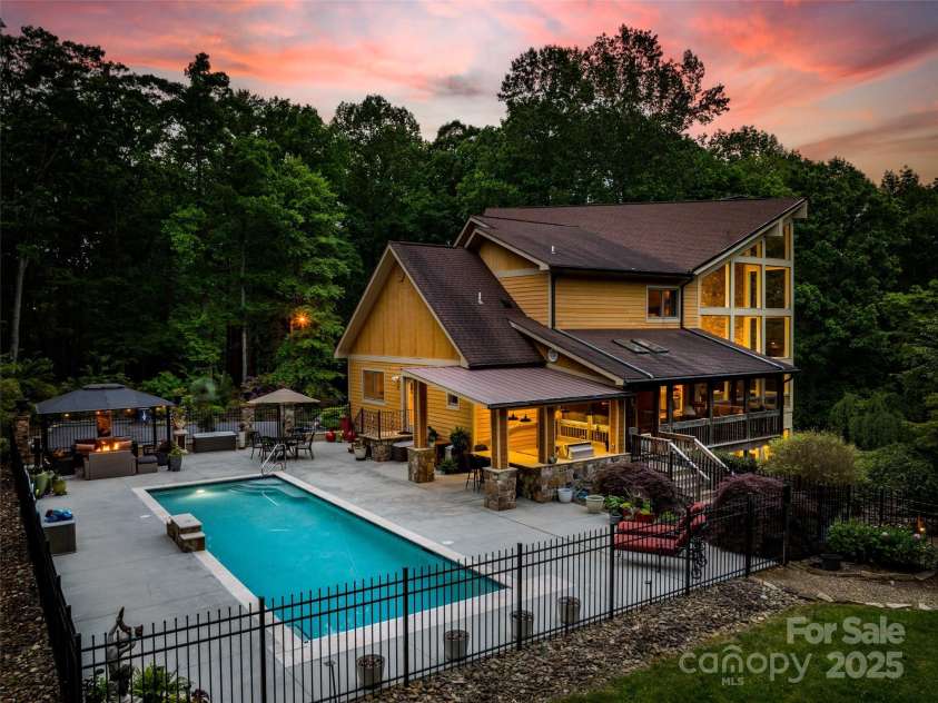 55 Edgewood Road Extension, Asheville, NC 28803.  MLS# CAR4256577, YatesRealty ID 12199. 