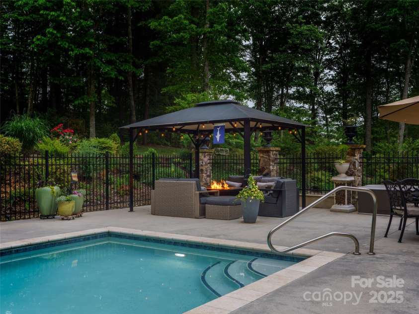 55 Edgewood Road Extension, Asheville, NC 28803.  MLS# CAR4256577, YatesRealty ID 12199. 