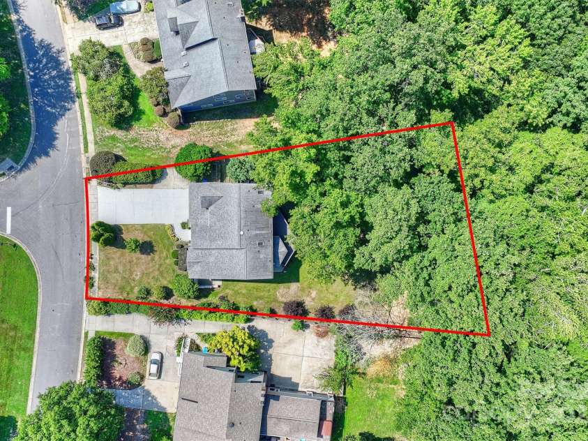 9334 Hunting Court, Matthews, NC 28105.  MLS# CAR4276663, YatesRealty ID 1220. 