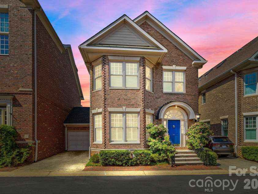 1208 Dilworth Crescent Row, Charlotte, NC 28203.  MLS# CAR4363810, YatesRealty ID 12200. 