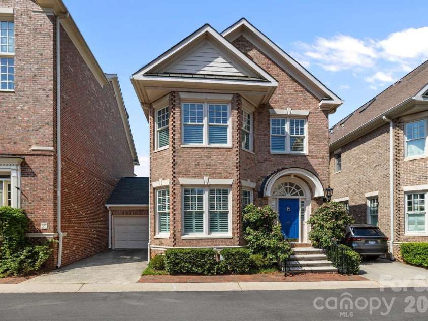 1208 Dilworth Crescent Row, Charlotte, NC 28203.  MLS# CAR4363810, YatesRealty ID 12200. 