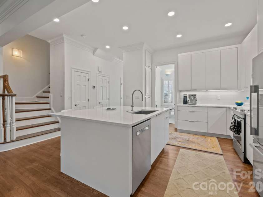 1208 Dilworth Crescent Row, Charlotte, NC 28203.  MLS# CAR4363810, YatesRealty ID 12200. 