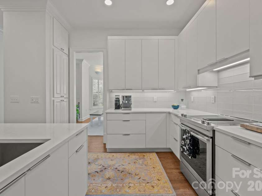 1208 Dilworth Crescent Row, Charlotte, NC 28203.  MLS# CAR4363810, YatesRealty ID 12200. 