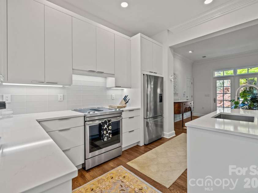 1208 Dilworth Crescent Row, Charlotte, NC 28203.  MLS# CAR4363810, YatesRealty ID 12200. 