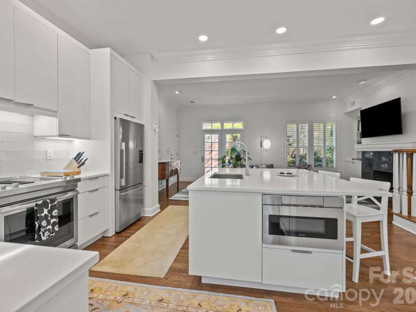 1208 Dilworth Crescent Row, Charlotte, NC 28203.  MLS# CAR4363810, YatesRealty ID 12200. 