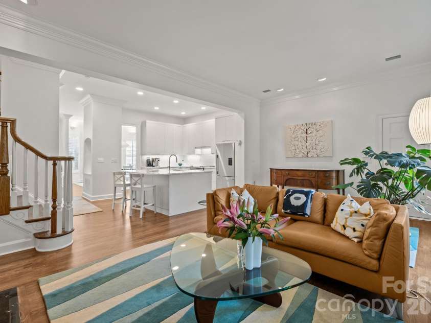 1208 Dilworth Crescent Row, Charlotte, NC 28203.  MLS# CAR4363810, YatesRealty ID 12200. 