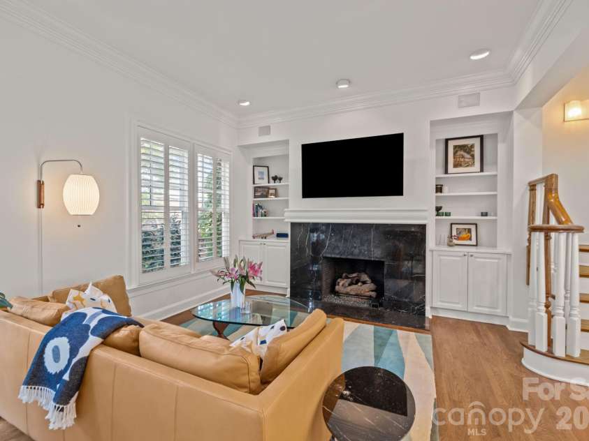 1208 Dilworth Crescent Row, Charlotte, NC 28203.  MLS# CAR4363810, YatesRealty ID 12200. 