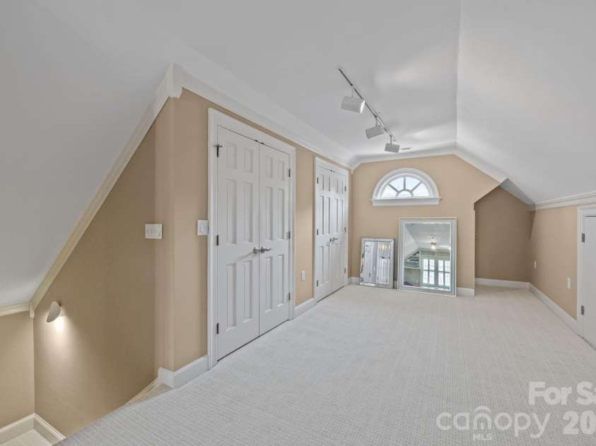1208 Dilworth Crescent Row, Charlotte, NC 28203.  MLS# CAR4363810, YatesRealty ID 12200. 