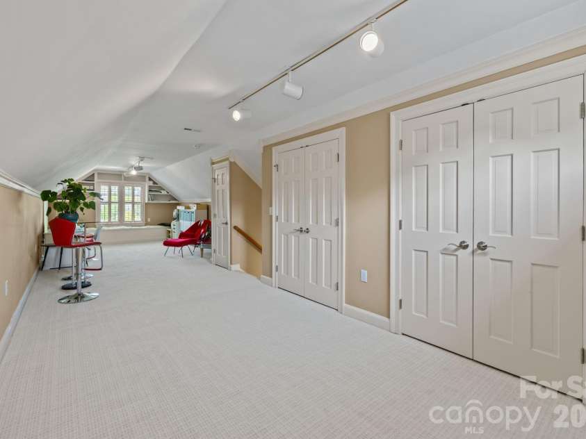 1208 Dilworth Crescent Row, Charlotte, NC 28203.  MLS# CAR4363810, YatesRealty ID 12200. 