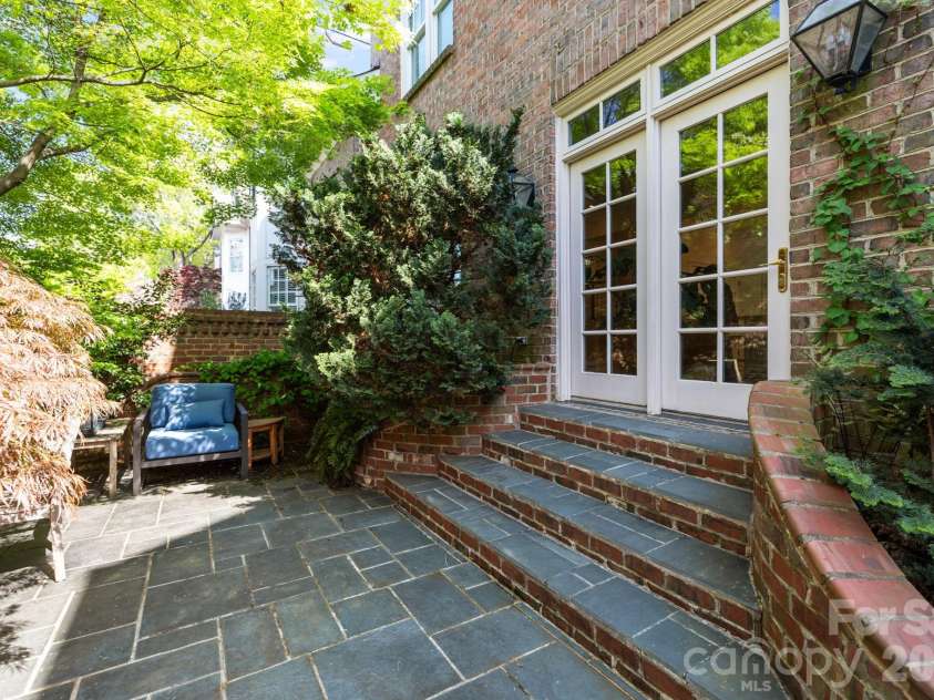 1208 Dilworth Crescent Row, Charlotte, NC 28203.  MLS# CAR4363810, YatesRealty ID 12200. 