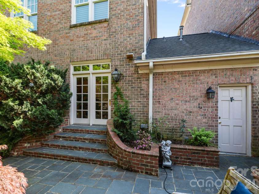 1208 Dilworth Crescent Row, Charlotte, NC 28203.  MLS# CAR4363810, YatesRealty ID 12200. 