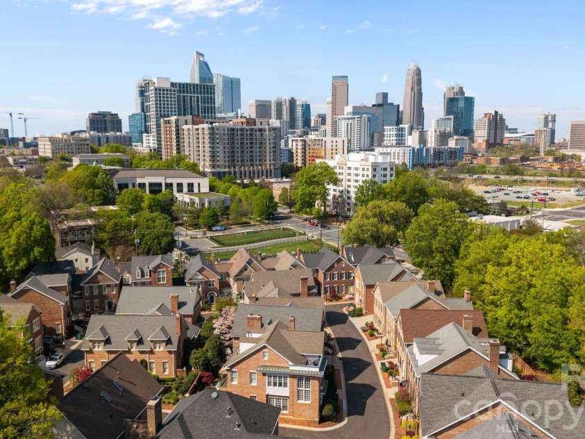 1208 Dilworth Crescent Row, Charlotte, NC 28203.  MLS# CAR4363810, YatesRealty ID 12200. 