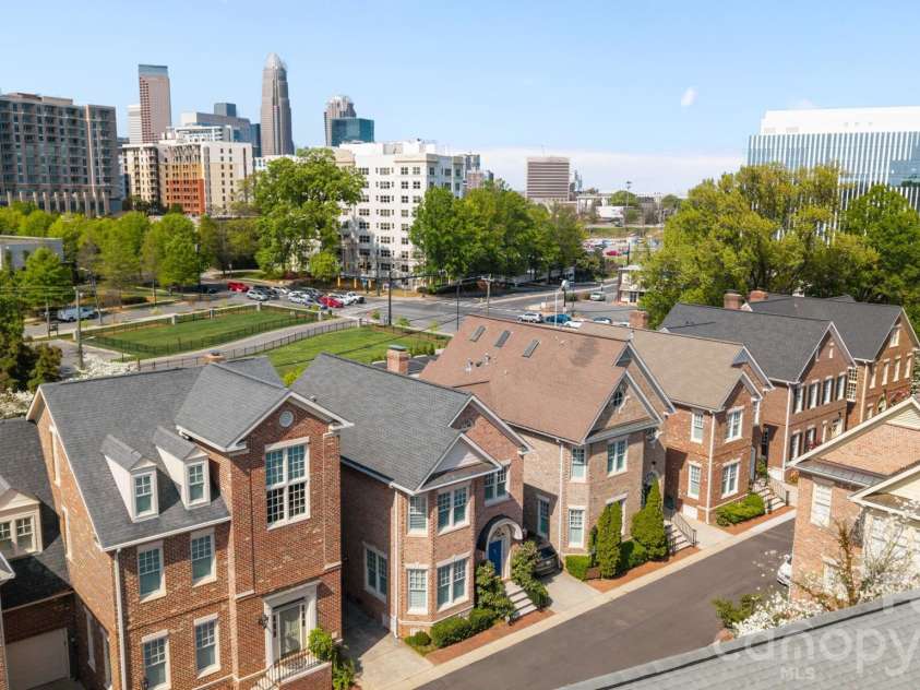 1208 Dilworth Crescent Row, Charlotte, NC 28203.  MLS# CAR4363810, YatesRealty ID 12200. 