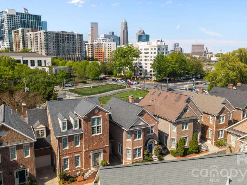 1208 Dilworth Crescent Row, Charlotte, NC 28203.  MLS# CAR4363810, YatesRealty ID 12200. Close to Uptown