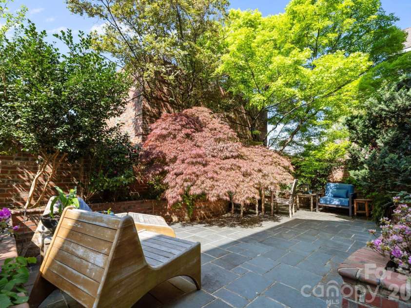 1208 Dilworth Crescent Row, Charlotte, NC 28203.  MLS# CAR4363810, YatesRealty ID 12200. Enclosed private patio