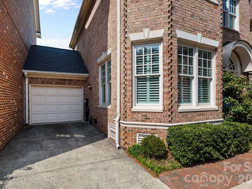 1208 Dilworth Crescent Row, Charlotte, NC 28203.  MLS# CAR4363810, YatesRealty ID 12200. Garage