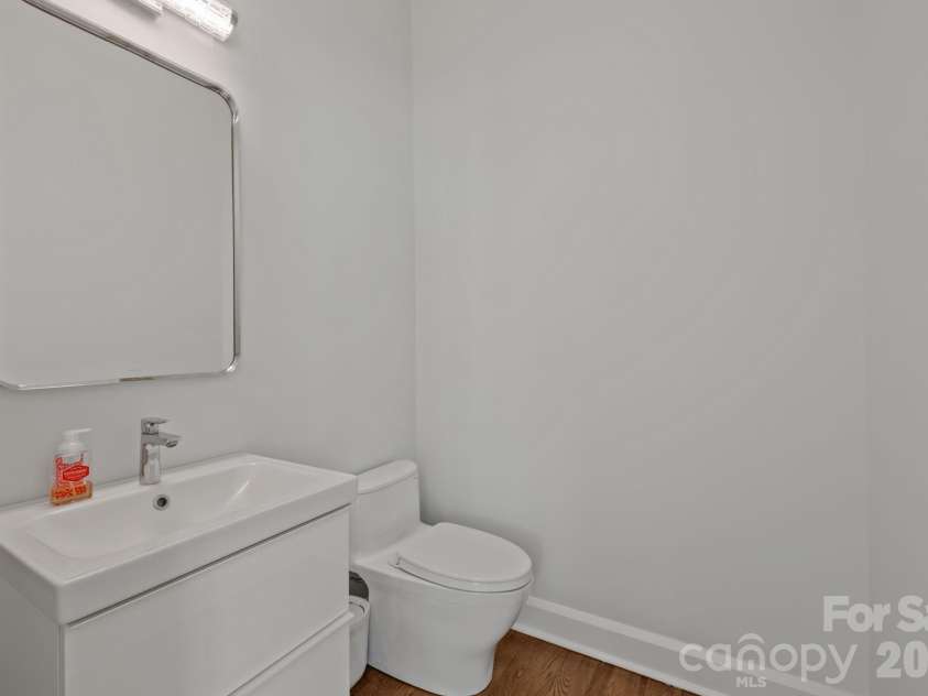 1208 Dilworth Crescent Row, Charlotte, NC 28203.  MLS# CAR4363810, YatesRealty ID 12200. Half bathroom on Main