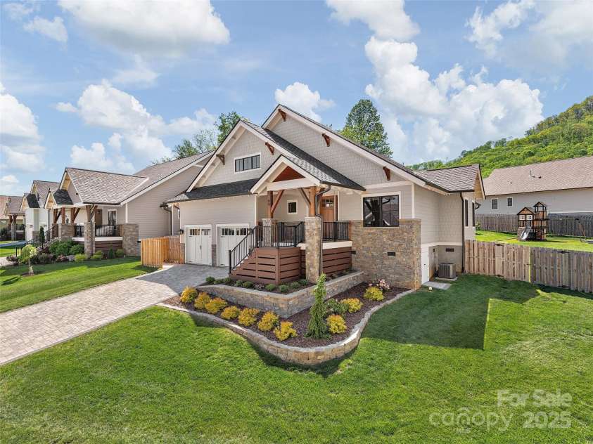 60 Starwood Valley Trail, Arden, NC 28704.  MLS# CAR4249858, YatesRealty ID 12200. 
