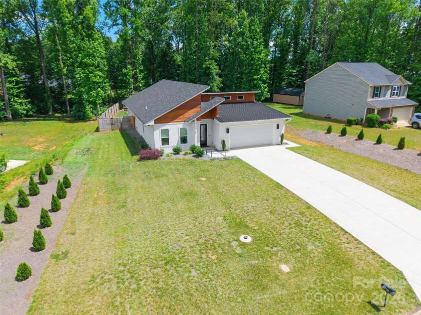 7728 Shalom Drive, Charlotte, NC 28216.  MLS# CAR4256052, YatesRealty ID 12202. 