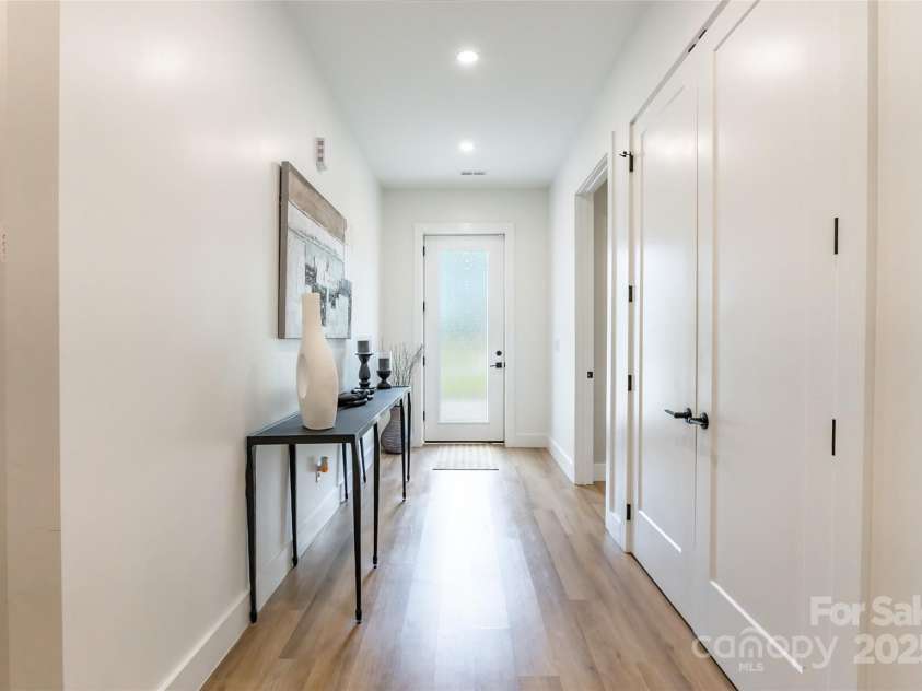 7728 Shalom Drive, Charlotte, NC 28216.  MLS# CAR4256052, YatesRealty ID 12202. 