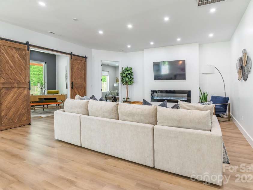 7728 Shalom Drive, Charlotte, NC 28216.  MLS# CAR4256052, YatesRealty ID 12202. 