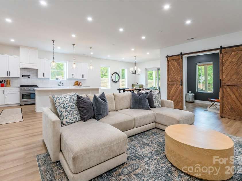 7728 Shalom Drive, Charlotte, NC 28216.  MLS# CAR4256052, YatesRealty ID 12202. 