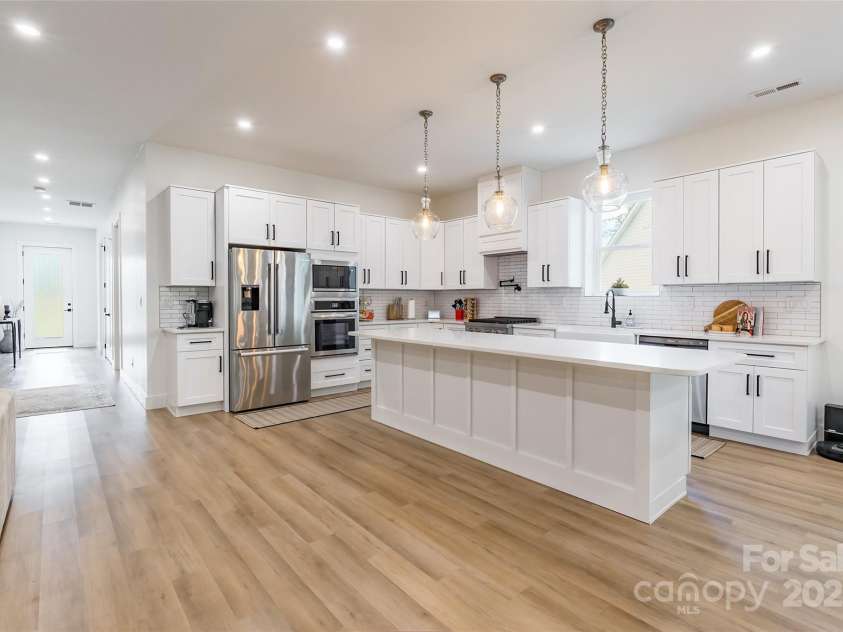 7728 Shalom Drive, Charlotte, NC 28216.  MLS# CAR4256052, YatesRealty ID 12202. 