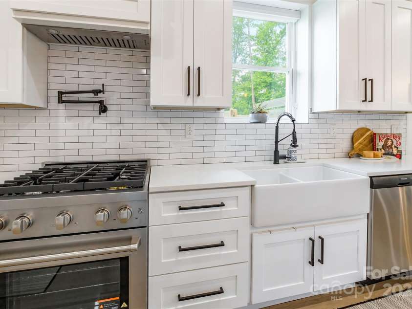 7728 Shalom Drive, Charlotte, NC 28216.  MLS# CAR4256052, YatesRealty ID 12202. 