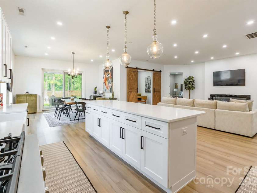 7728 Shalom Drive, Charlotte, NC 28216.  MLS# CAR4256052, YatesRealty ID 12202. 