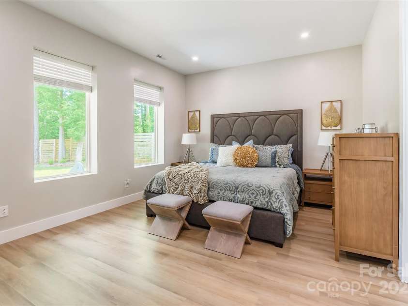 7728 Shalom Drive, Charlotte, NC 28216.  MLS# CAR4256052, YatesRealty ID 12202. 