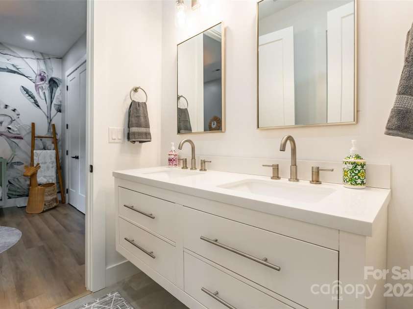 7728 Shalom Drive, Charlotte, NC 28216.  MLS# CAR4256052, YatesRealty ID 12202. 