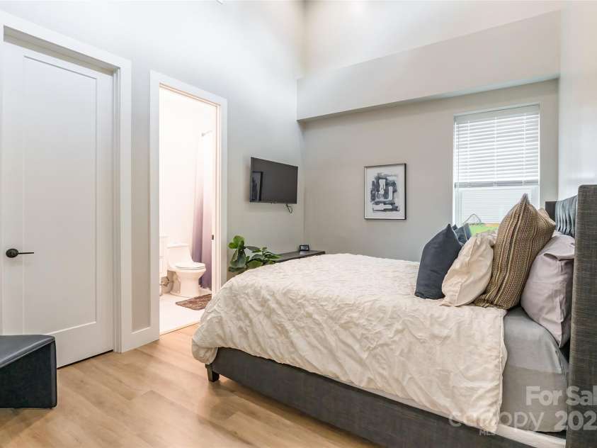 7728 Shalom Drive, Charlotte, NC 28216.  MLS# CAR4256052, YatesRealty ID 12202. 