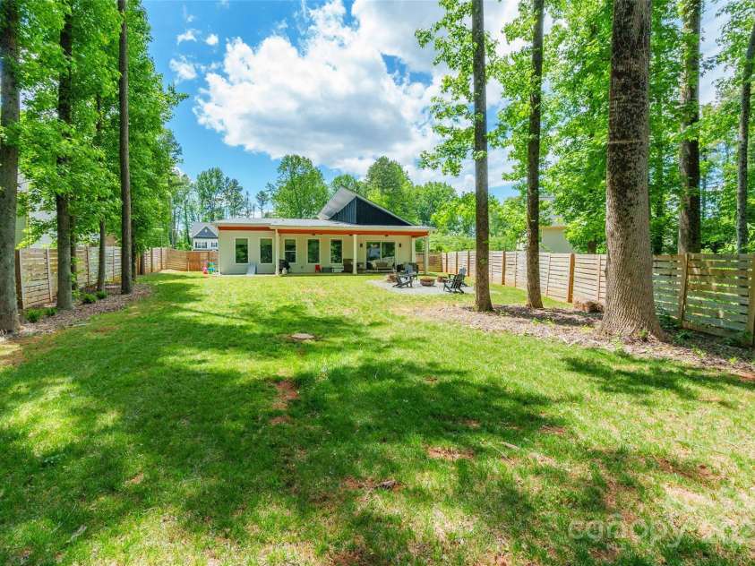 7728 Shalom Drive, Charlotte, NC 28216.  MLS# CAR4256052, YatesRealty ID 12202. 