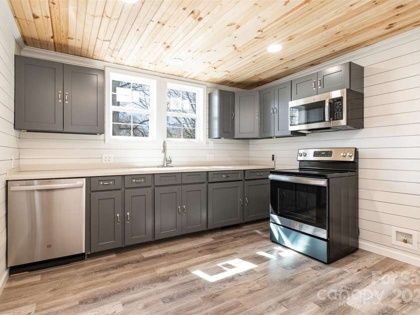 520 Rogers Street, Albemarle, NC 28001.  MLS# CAR4228320, YatesRealty ID 12203. 