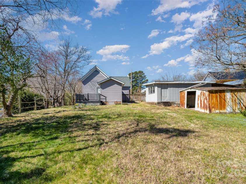 520 Rogers Street, Albemarle, NC 28001.  MLS# CAR4228320, YatesRealty ID 12203. 