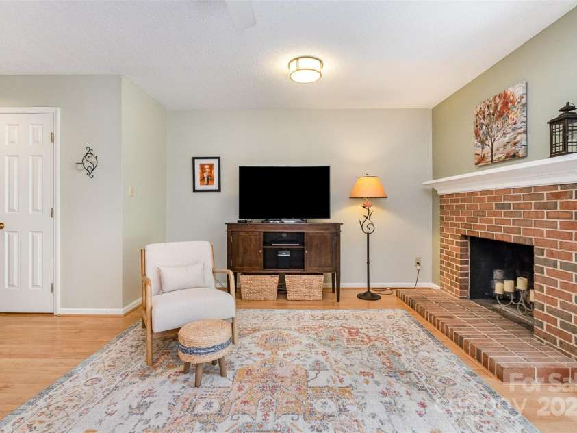 2756 Von Thuringer Court, Charlotte, NC 28210.  MLS# CAR4243209, YatesRealty ID 12204. 