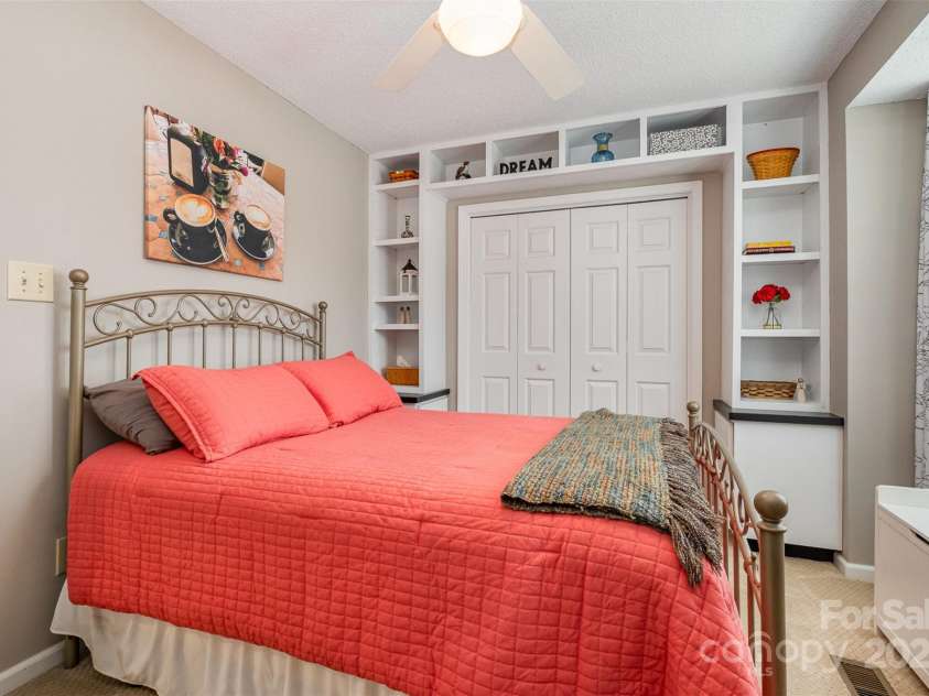 2756 Von Thuringer Court, Charlotte, NC 28210.  MLS# CAR4243209, YatesRealty ID 12204. 