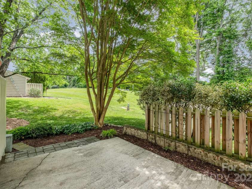 2756 Von Thuringer Court, Charlotte, NC 28210.  MLS# CAR4243209, YatesRealty ID 12204. 