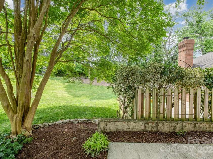 2756 Von Thuringer Court, Charlotte, NC 28210.  MLS# CAR4243209, YatesRealty ID 12204. 