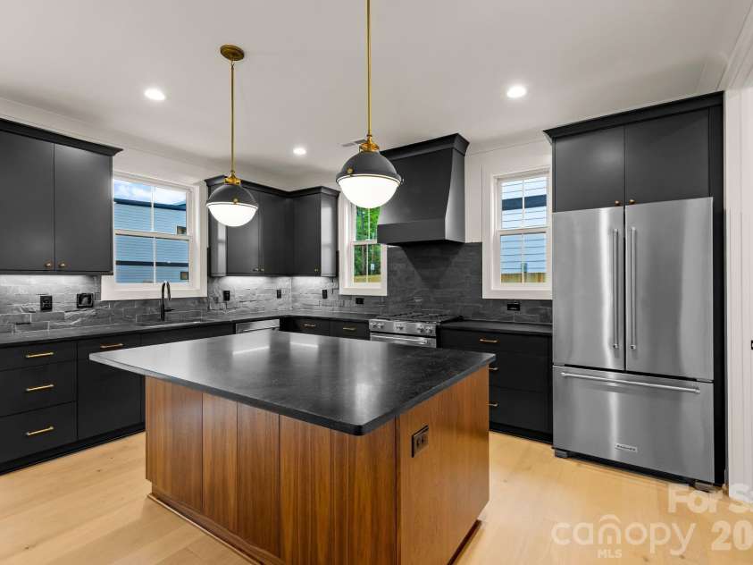 2757 Parkway Avenue, Charlotte, NC 28208.  MLS# CAR4353410, YatesRealty ID 12204. 