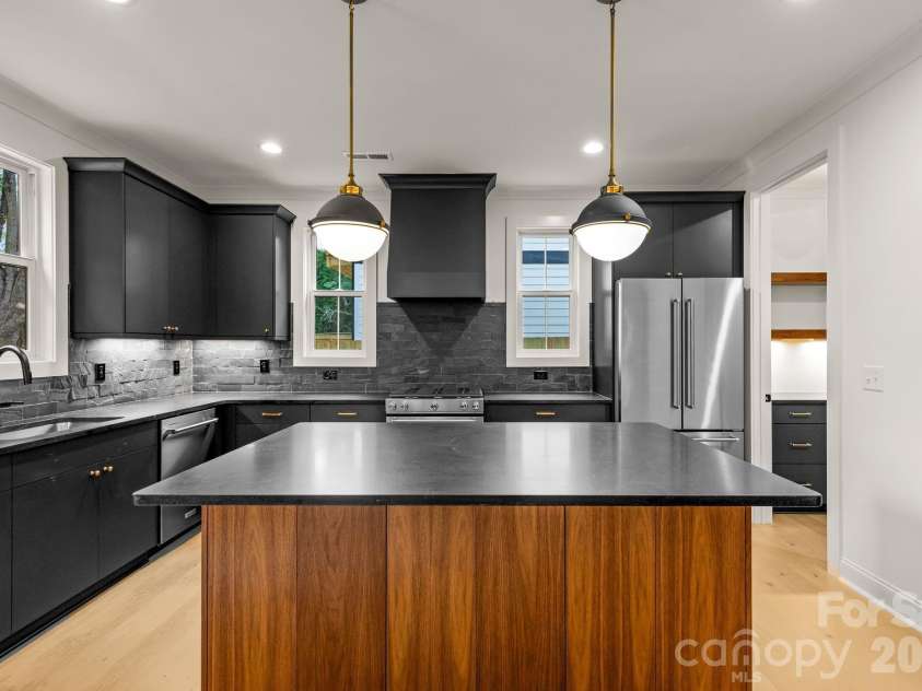 2757 Parkway Avenue, Charlotte, NC 28208.  MLS# CAR4353410, YatesRealty ID 12204. 