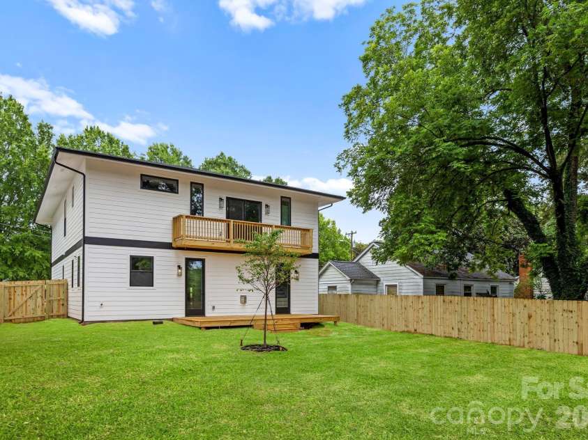 2757 Parkway Avenue, Charlotte, NC 28208.  MLS# CAR4353410, YatesRealty ID 12204. 