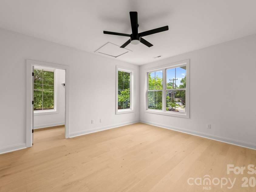 2757 Parkway Avenue, Charlotte, NC 28208.  MLS# CAR4353410, YatesRealty ID 12204. 