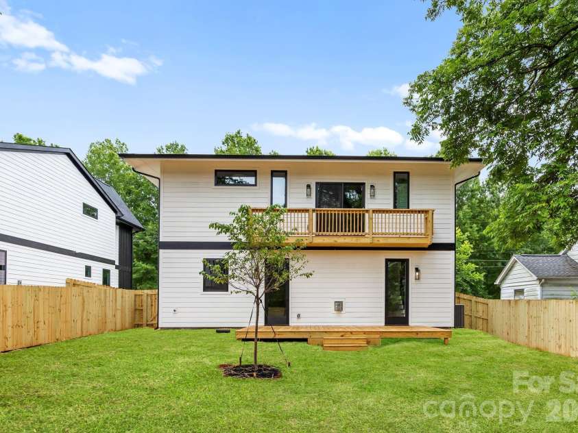 2757 Parkway Avenue, Charlotte, NC 28208.  MLS# CAR4353410, YatesRealty ID 12204. 