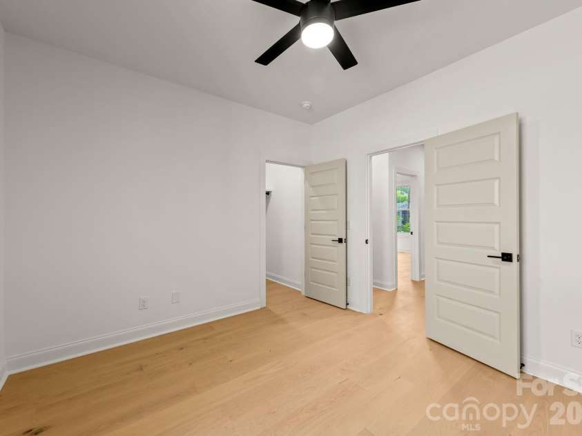 2757 Parkway Avenue, Charlotte, NC 28208.  MLS# CAR4353410, YatesRealty ID 12204. 