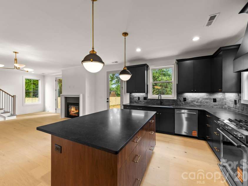 2757 Parkway Avenue, Charlotte, NC 28208.  MLS# CAR4353410, YatesRealty ID 12204. 